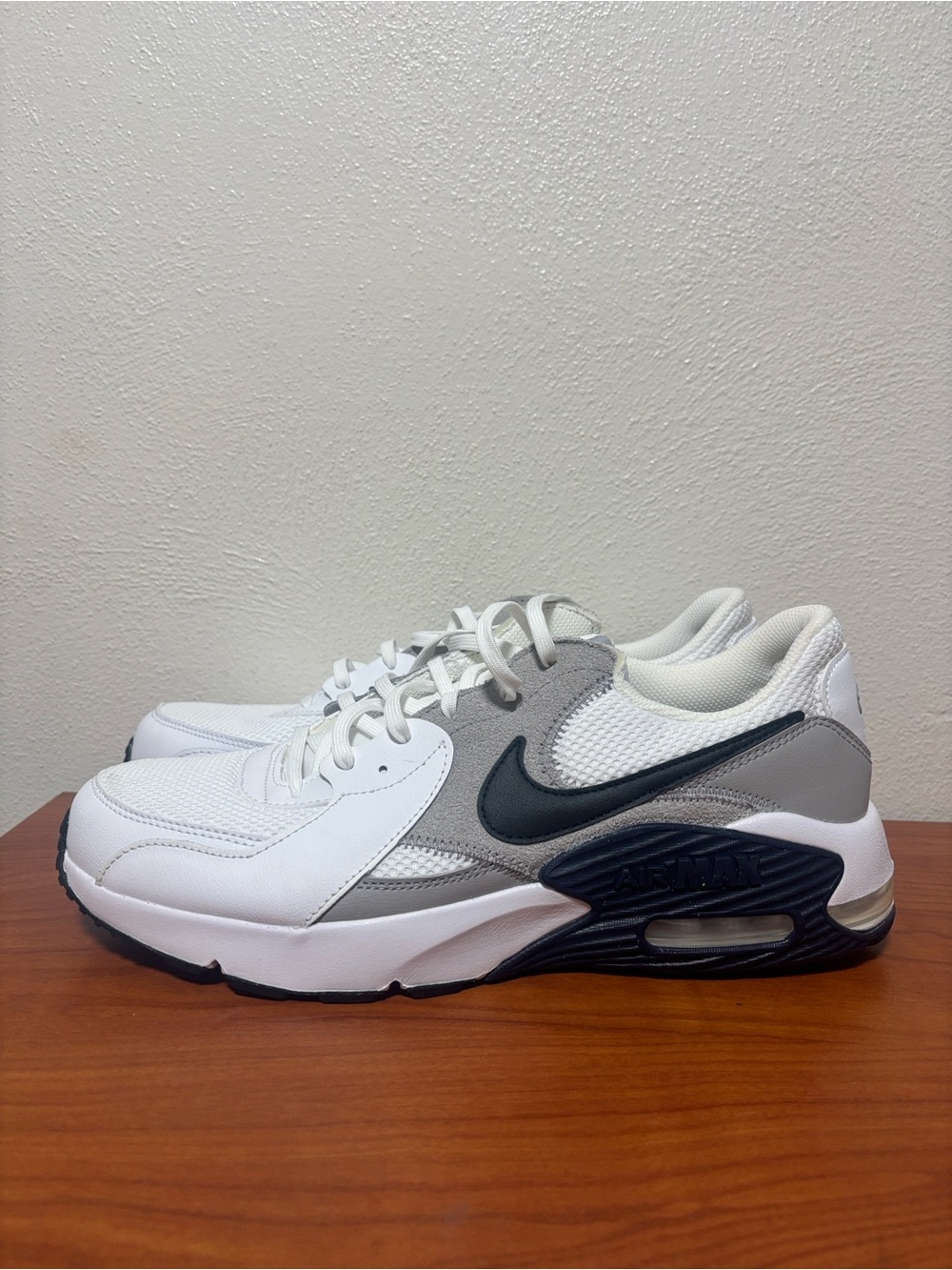 Nike Air Max Men’s White, Gray and Black Air Max-Style Sneakers. Size12 New